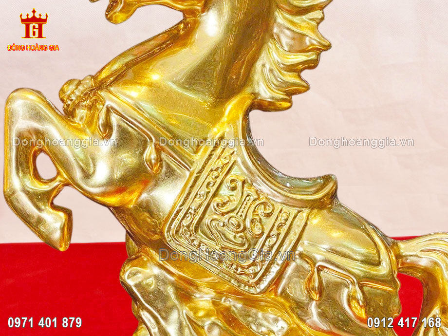 Nguyên liệu đúc tượng ngựa là đồng vàng cao cấp loại I